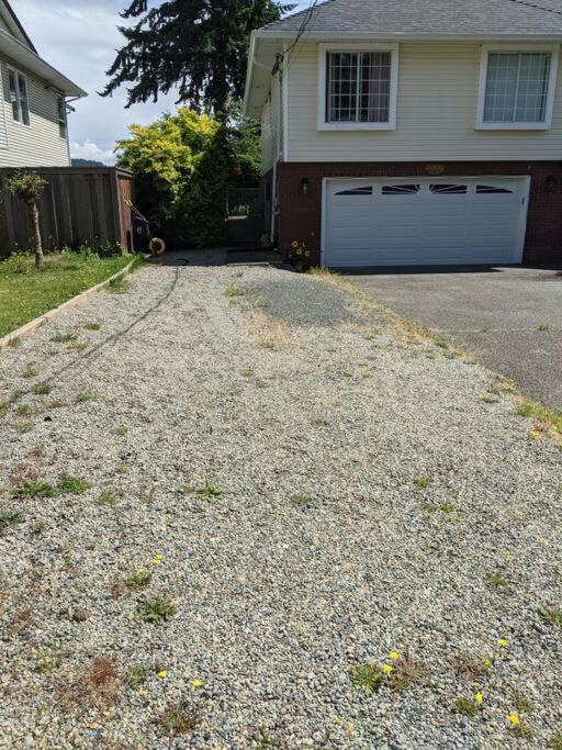 Bright Modern 1Br Suite In Sooke Village Core Экстерьер фото